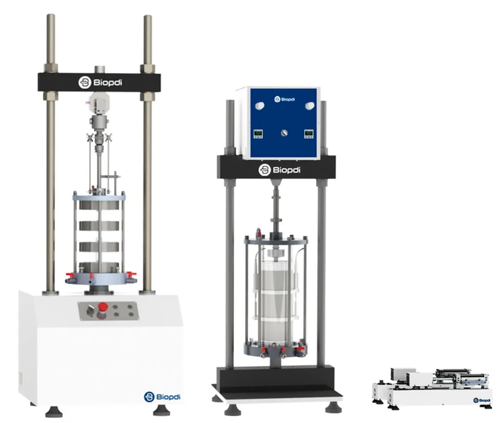 Triaxial testing machine